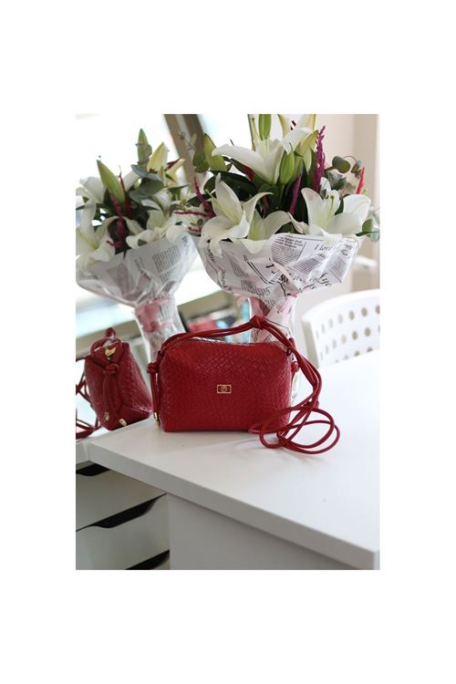 Kadın Kırmızı Baklava Desenli İnce Düğüm Askılı Omuz Çantası