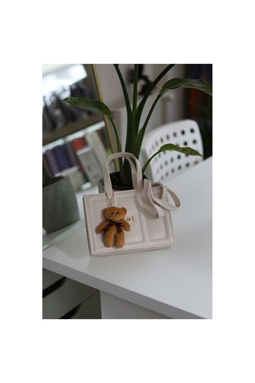 Kadın Krem Çizgi Detaylı Ayıcık Maskotlu El Omuz Çantası