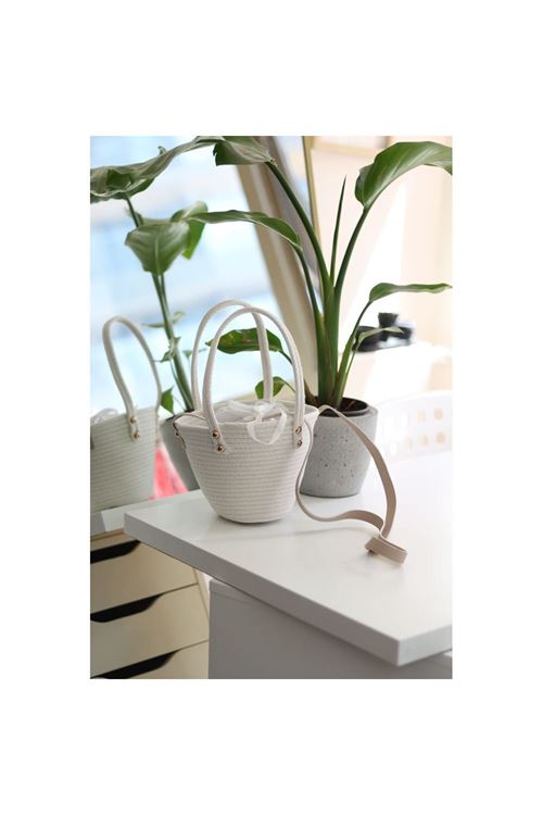 Kadın Beyaz Örme Çift Kulp Ağzı Büzgülü Askı Detaylı Omuz Çantası