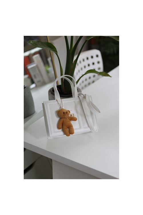 Kadın Beyaz Çizgi Detaylı Ayıcık Maskotlu El Omuz Çantası