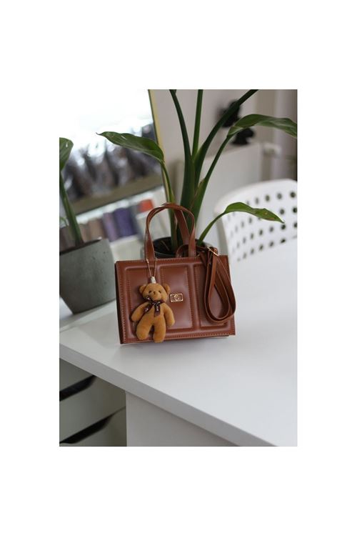 Kadın Taba Çizgi Detaylı Ayıcık Maskotlu El Omuz Çantası