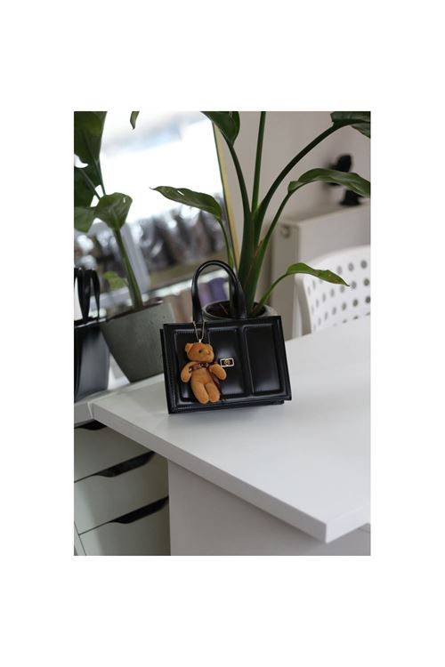 Kadın Siyah Çizgi Detaylı Ayıcık Maskotlu El Omuz Çantası