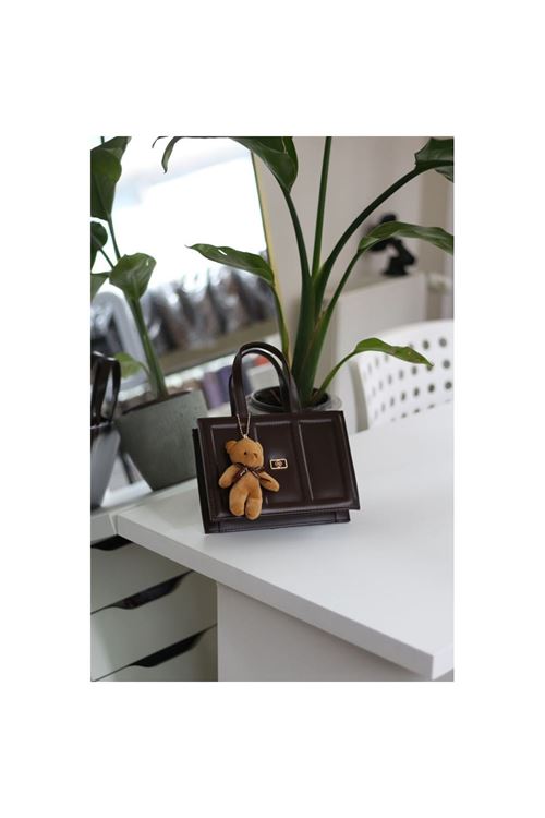 Kadın Acı Kahve Çizgi Detaylı Ayıcık Maskotlu El Omuz Çantası