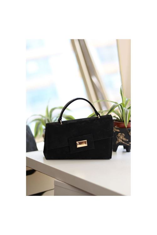 Kadın Siyah Yamuk Form Gold Toka Detaylı Omuz Çantası