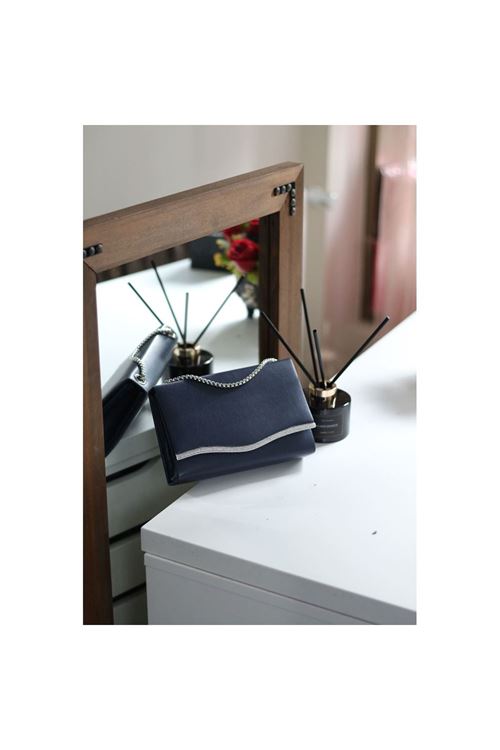 Kadın Lacivert Taş Detaylı Zincirli Omuz Çantası