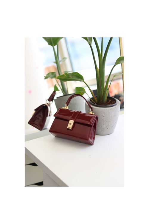 Kadın Bordo Rugan Toka Detaylı Zincirli El Omuz Çantası