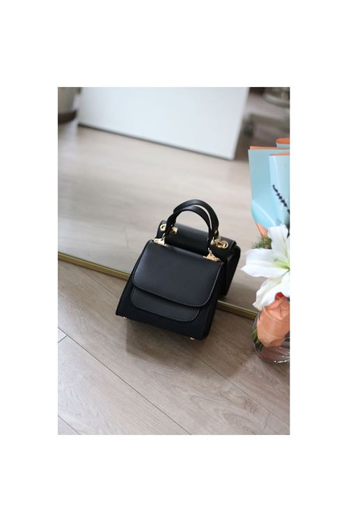 Kadın Siyah Düz Kapak Kot Detaylı Askılı Omuz Çantası