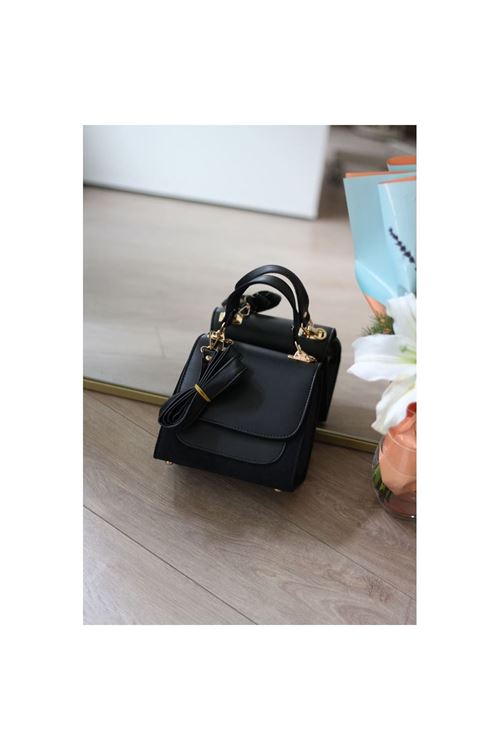 Kadın Siyah Düz Kapak Kot Detaylı Askılı Omuz Çantası