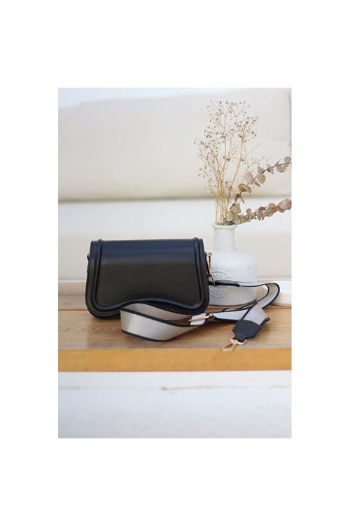 Kadın Siyah Dalga Desen Kapaklı Kumaş Askılı Omuz Çantası