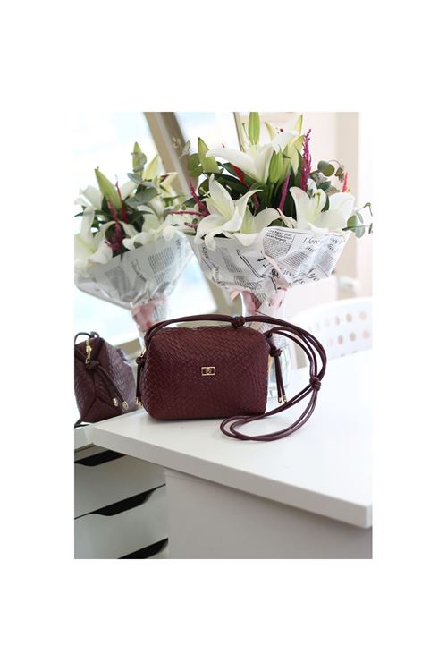 Kadın Bordo Baklava Desenli İnce Düğüm Askılı Omuz Çantası