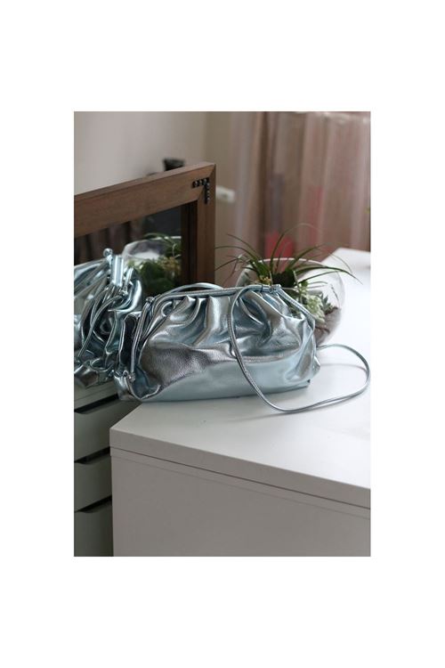 Kadın Metalik Mavi Bohça Form Kartlıklı Omuz Çantası