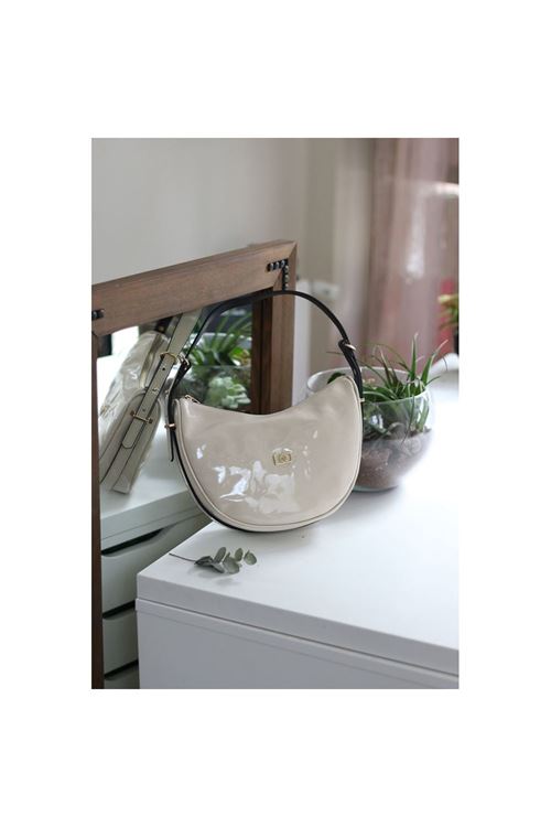 Kadın Rugan Krem Oval Askılı Omuz Çantası