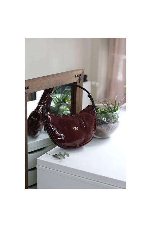 Kadın Rugan Bordo Oval Askılı Omuz Çantası