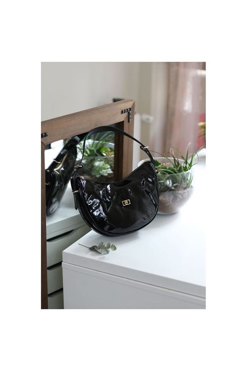 Kadın Rugan Siyah Oval Askılı Omuz Çantası