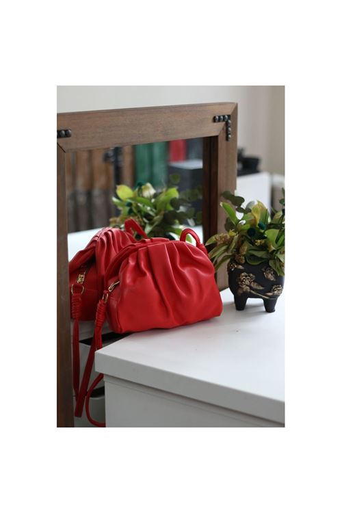 Kadın Kırmızı Yumuşak Pileli Omuz Çantası