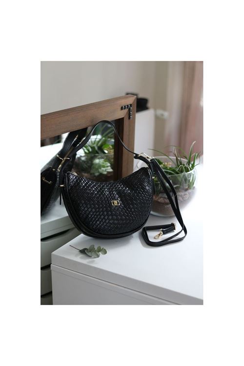 Kadın Siyah Kroko Oval Askılı Omuz Çantası