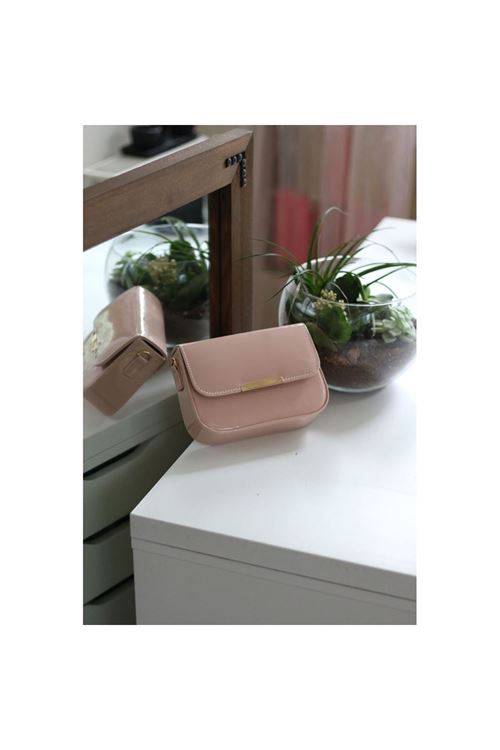 Kadın Pudra Rugan Toka Detaylı Kumaş Askılı Omuz Çantası