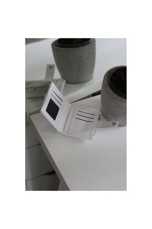 Kadın Beyaz Kroko Desenli Kartlık Detaylı Kare Cüzdan