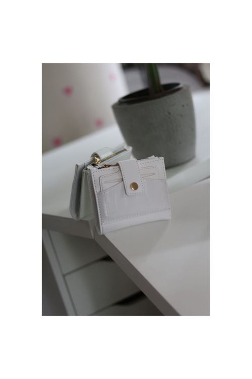 Kadın Beyaz Kroko Desenli Kartlık Detaylı Kare Cüzdan