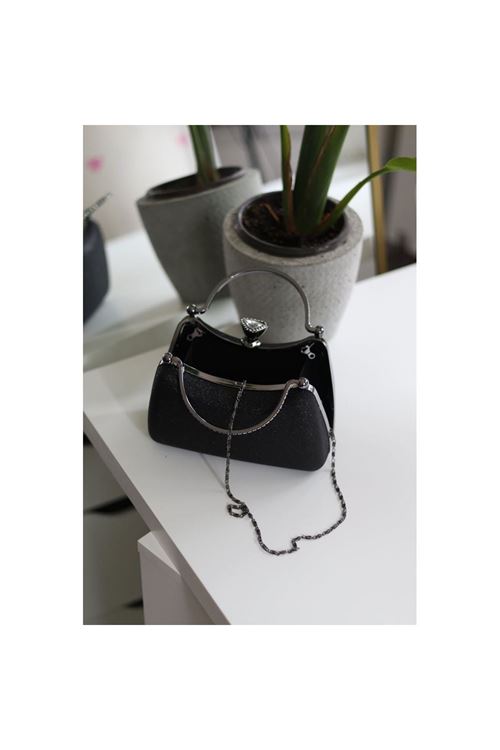 Kadın Siyah Simli Taşlı Tutma Kulplu Üçgen Taş Klips Abiye El Çantası