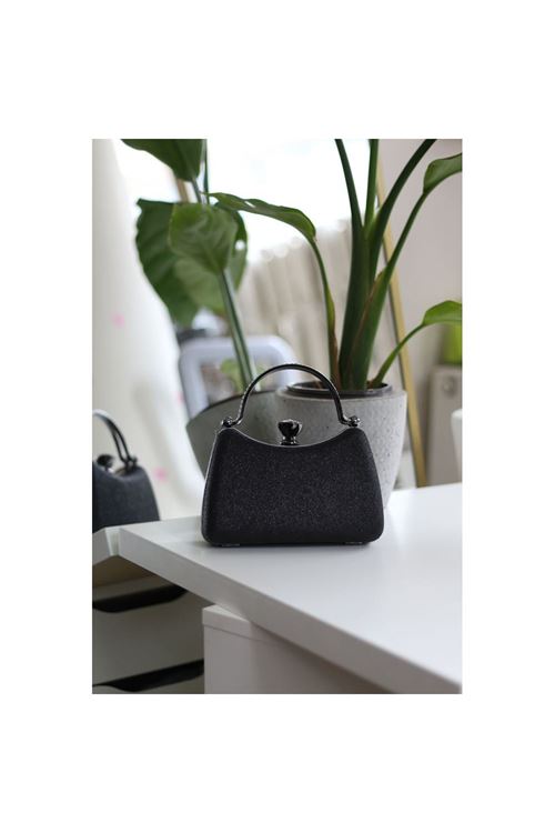 Kadın Siyah Simli Taşlı Tutma Kulplu Üçgen Taş Klips Abiye El Çantası