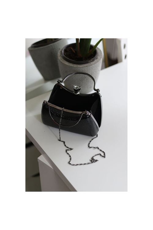 Kadın Siyah Desenli Taşlı Tutma Kulplu Üçgen Taş Klips Abiye El Çantası