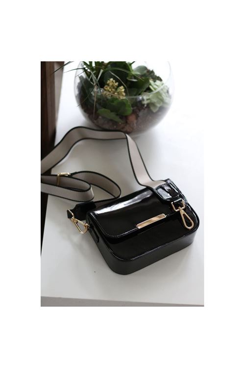 Kadın Siyah Rugan Toka Detaylı Kumaş Askılı Omuz Çantası