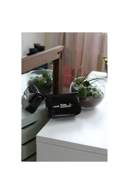 Kadın Siyah Rugan Toka Detaylı Kumaş Askılı Omuz Çantası