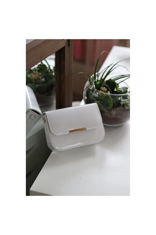 Kadın Beyaz Rugan Toka Detaylı Kumaş Askılı Omuz Çantası