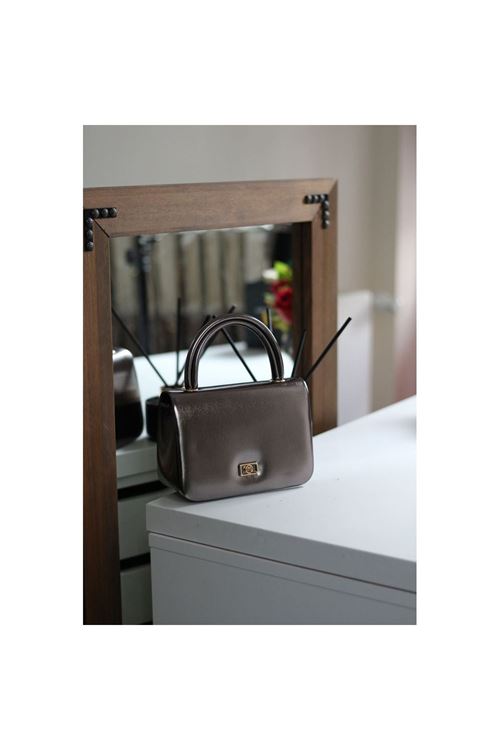 Kadın Platin Parlak Renkli Zincir Detaylı El Çantası