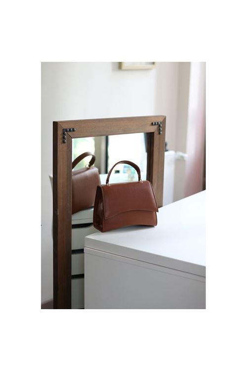 Kadın Taba Geniş Kapak Detaylı Omuz Çantası