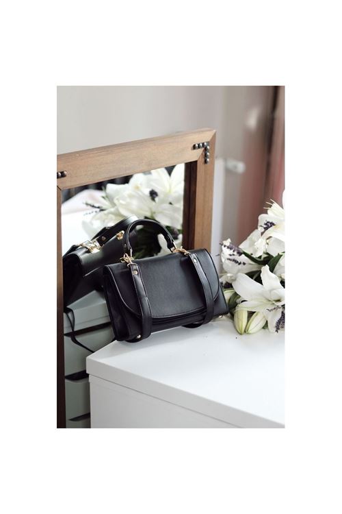 Kadın Siyah Oval Kapak Detaylı Askılı Omuz Çantası