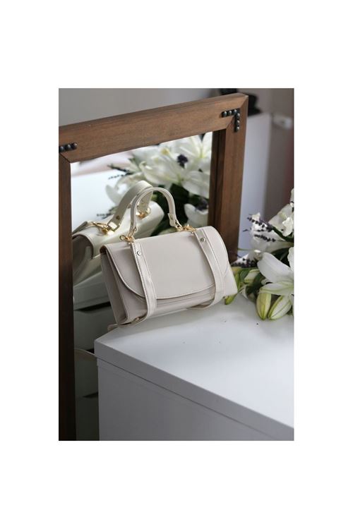 Kadın Krem Oval Kapak Detaylı Askılı Omuz Çantası
