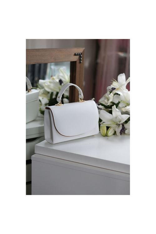 Kadın Beyaz Oval Kapak Detaylı Askılı Omuz Çantası