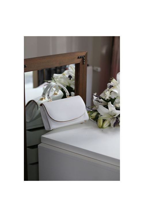 Kadın Beyaz Oval Kapak Detaylı Askılı Omuz Çantası