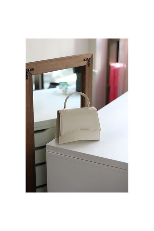 Kadın Krem Geniş Kapak Detaylı Omuz Çantası