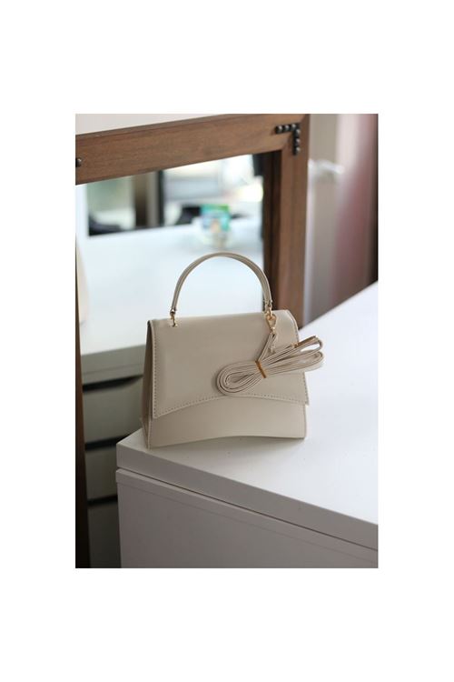 Kadın Krem Geniş Kapak Detaylı Omuz Çantası