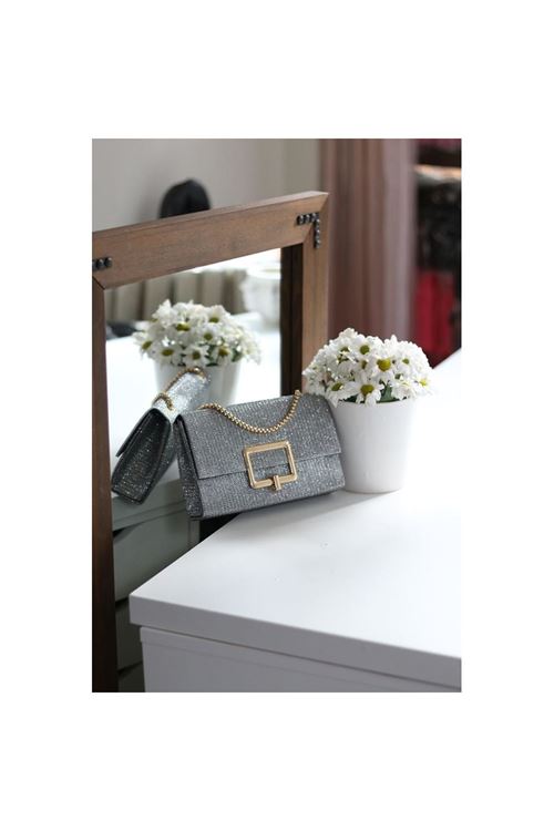 Simli Platin Kare Tokalı Zincirli Omuz Çantası