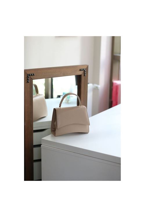 Kadın Bej Geniş Kapak Detaylı Omuz Çantası