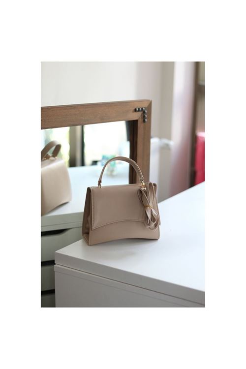 Kadın Bej Geniş Kapak Detaylı Omuz Çantası