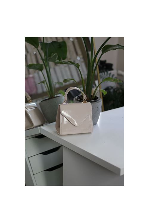 Kadın Krem Rugan Kapak Detaylı Askılı Omuz Çantası