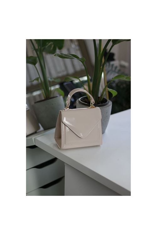 Kadın Krem Rugan Kapak Detaylı Askılı Omuz Çantası