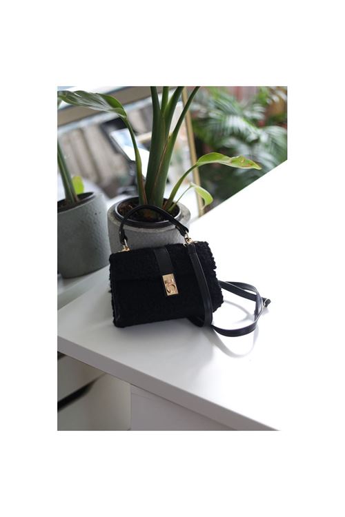 Kadın Siyah Peluş Toka Detaylı Zincirli El Omuz Çantası