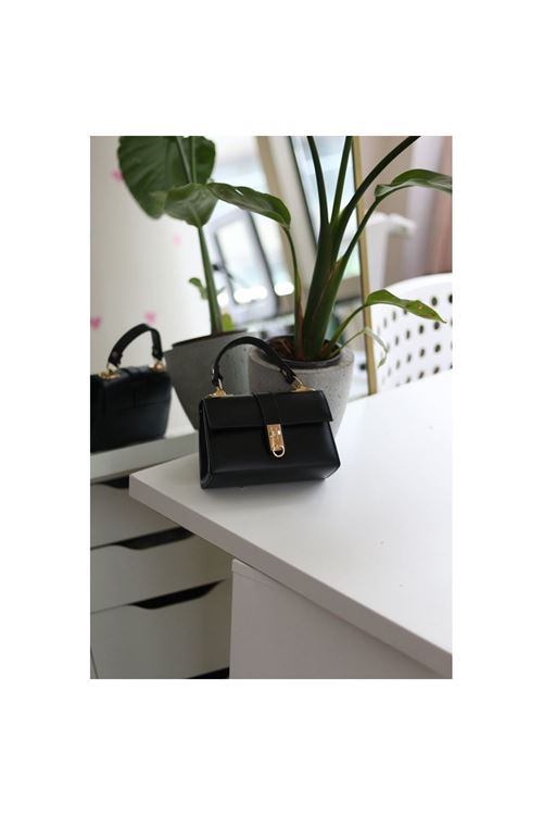 Kadın Siyah Toka Detaylı Zincirli El Omuz Çantası