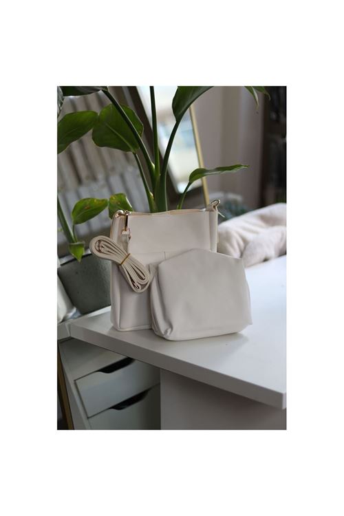 Kadın Beyaz Çift Cep Detaylı Büyük Boy Askılı Omuz Çantası