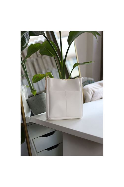 Kadın Beyaz Çift Cep Detaylı Büyük Boy Askılı Omuz Çantası