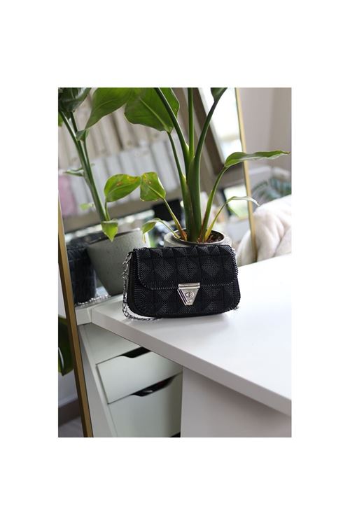 Kadın Siyah El Yapımı Üçgen Klipsli Omuz Çantası