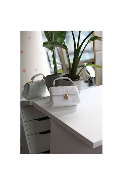 Kadın Beyaz Peluş Toka Detaylı Zincirli El Omuz Çantası