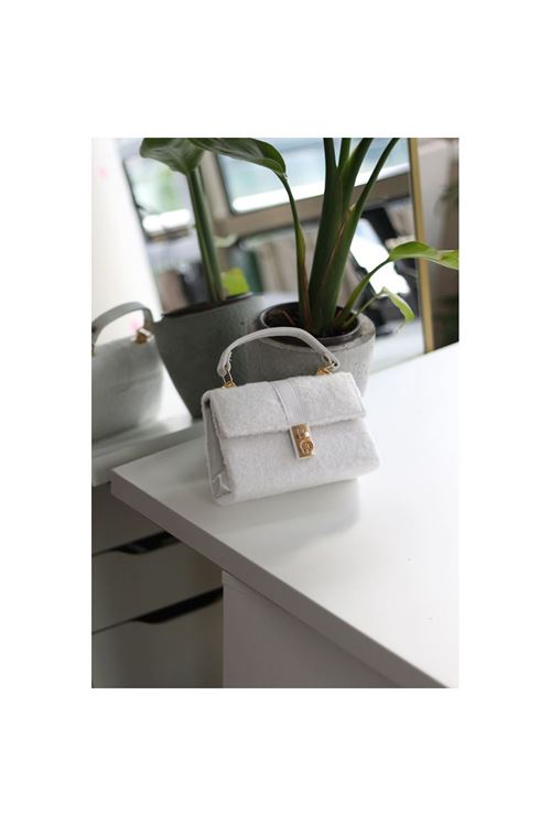 Kadın Beyaz Peluş Toka Detaylı Zincirli El Omuz Çantası