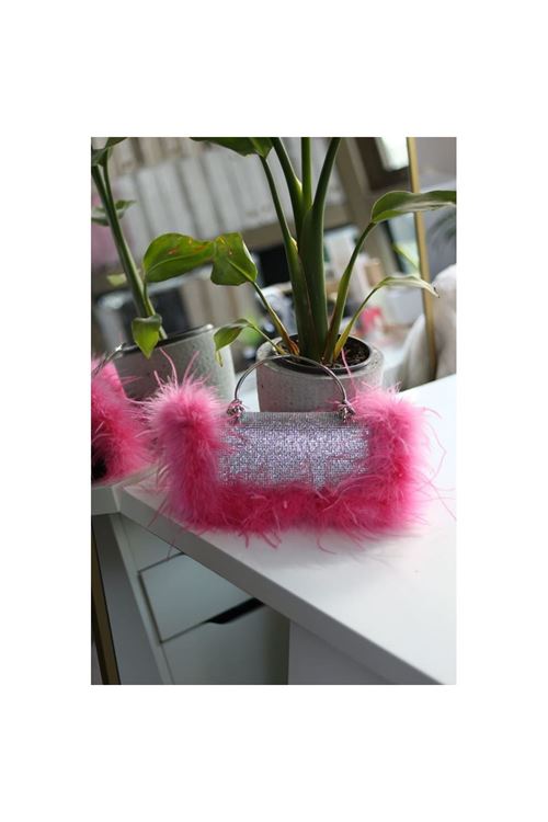 Kadın Pembe Tüylü Özel Tasarım Metal Tutma Saplı Gece Çantası